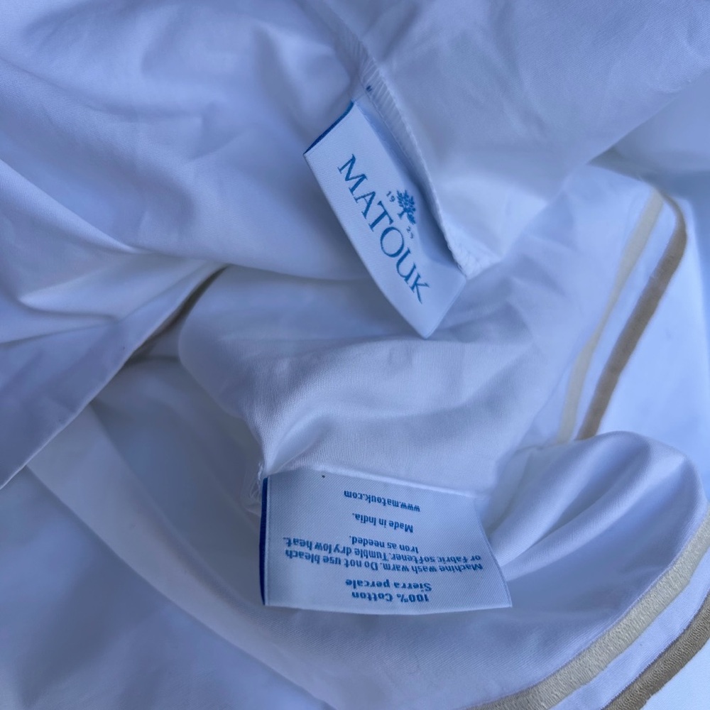 MATOUK White Pillowcases champagne detail standard pillowcase set of two NWOT - Picture 7 of 9